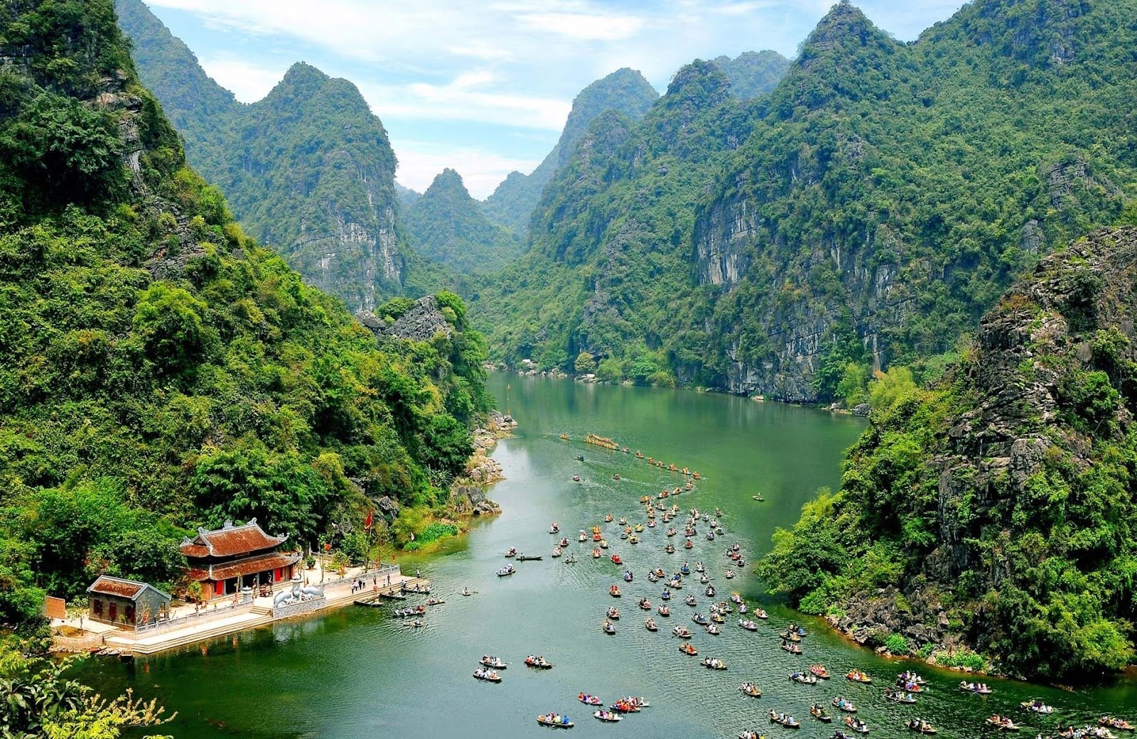 Trang An Ecotourism Complex is proudly a top stop for both local and international visitors returning to the ancient capital of Hoa Lu 